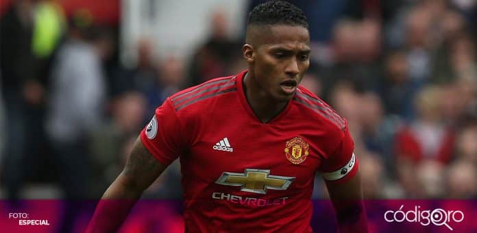 Antonio Valencia Gallos Blancos Queretaro El centrocampista ecuatoriano Antonio Valencia llegó a México para unirse como refuerzo a los Gallos Blancos de Querétaro. Foto: Especial