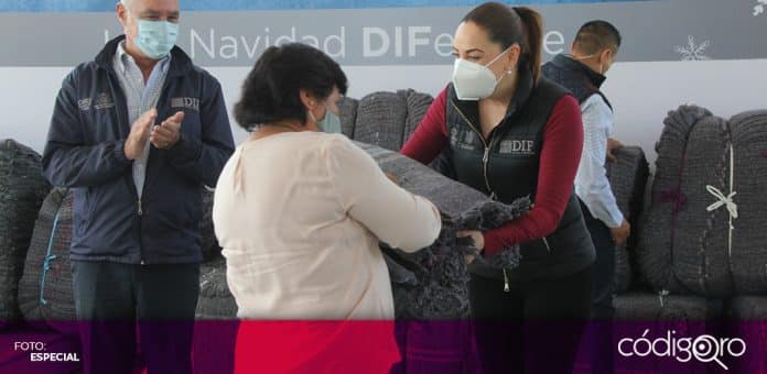 DIF Estatal 8 mil cobijas 4 municipios La presidenta del DIF Estatal Querétaro, Karina Castro de Domínguez, entregó 8 mil cobijas a 4 municipios. Foto: Especial