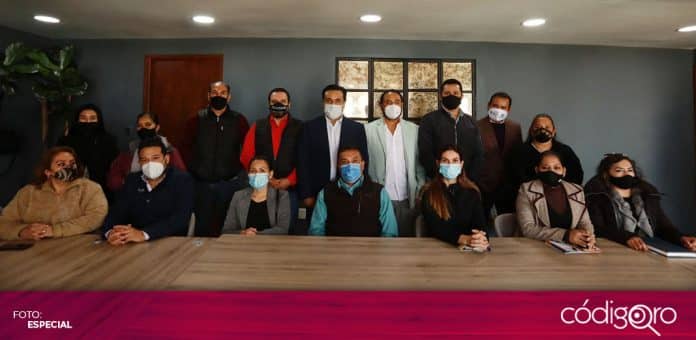Luis Nava Mercado de La Cruz El presidente municipal de Querétaro, Luis Bernardo Nava Guerrero, se reunió con comerciantes del Mercado de