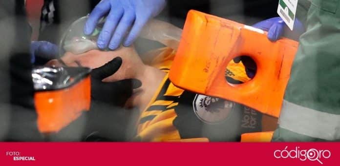 Raul Jimenez choque cabezas David Luiz El delantero mexicano Raúl Jiménez fue hospitalizado, tras un choque de cabezas con David Luiz. Foto: Especial
