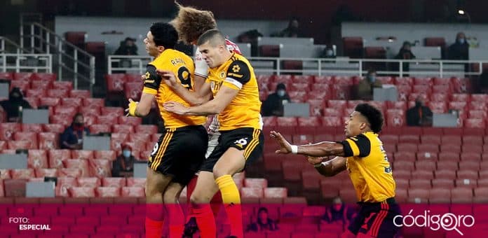 Raul Jimenez fractura de craneo El delantero mexicano del Wolverhampaton, Raúl Jiménez, sufrió una fractura de cráneo como consecuencia de un choque de cabezas con David Luiz. Foto: Especial