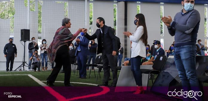 UAQ presupuesto estatal historico gobernador Queretaro El gobernador de Querétaro, Francisco Domínguez Servién, entregó una cancha de futbol rápido para la UAQ. Foto: Especial