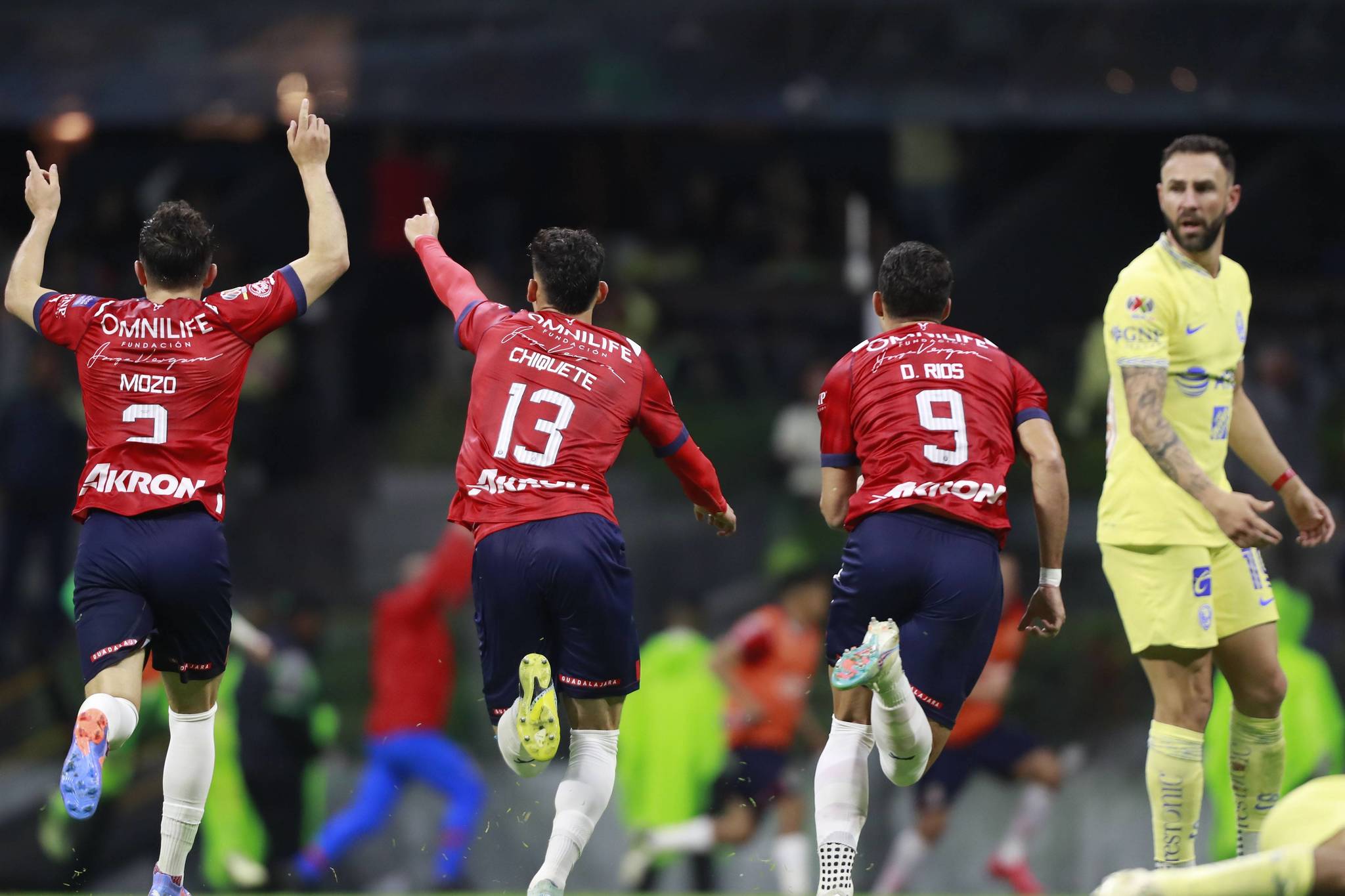 En las semifinales del Clausura 2023, las Chivas eliminaron a su odiado rival en un partido condicionado por la expulsión de Álvaro Fidalgo