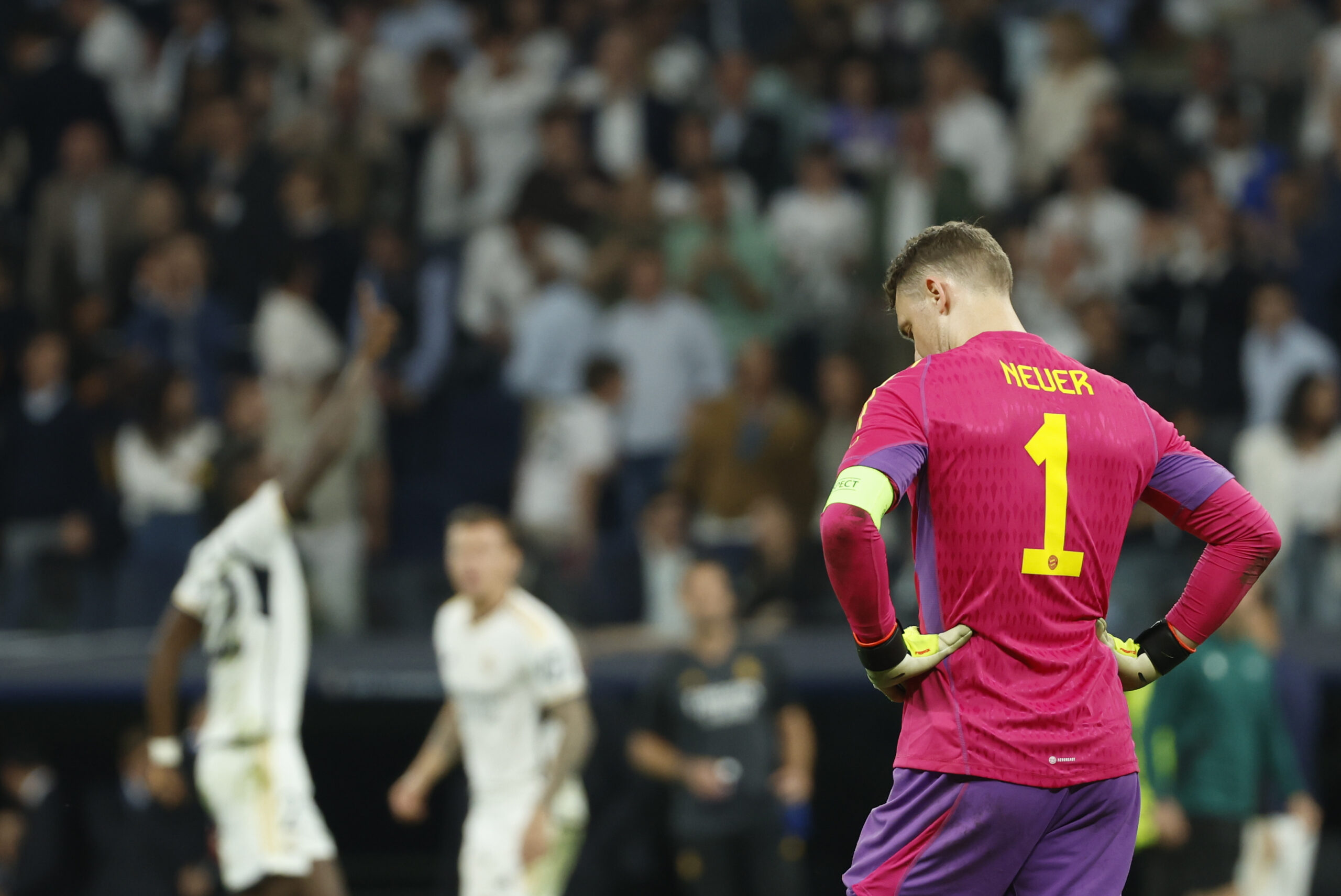 Neuer había sido un muro infranqueable, pero un error suyo permitió otra remontada del Madrid