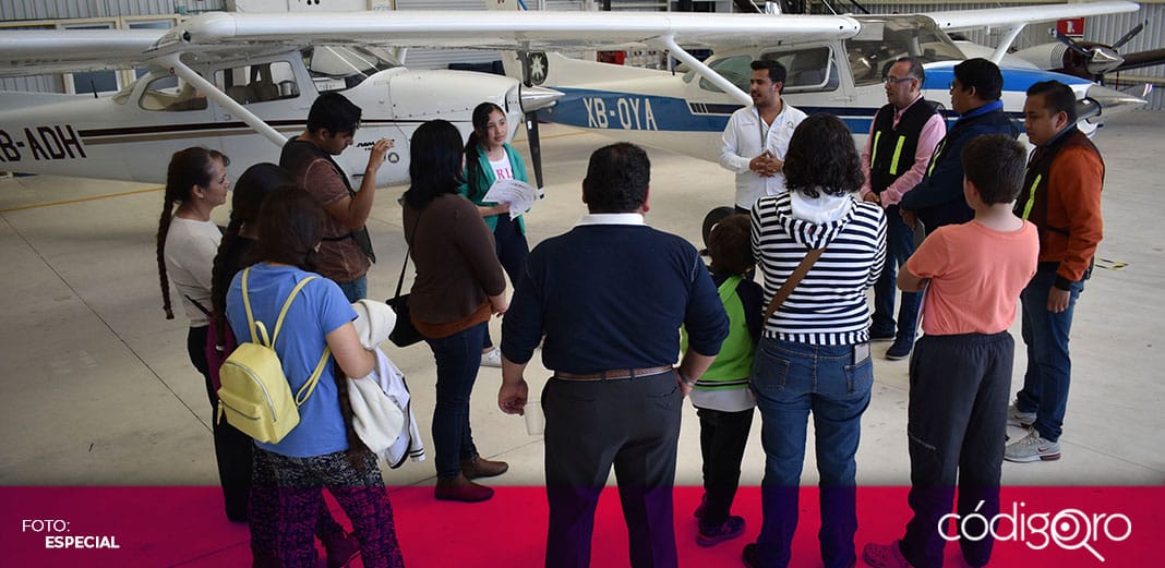 Con recorrido aéreo premian a ganadores del concurso "Dibuja tu Avión"