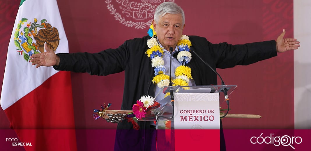 Distribuyen boletos para rifa del avión; AMLO compra el primero