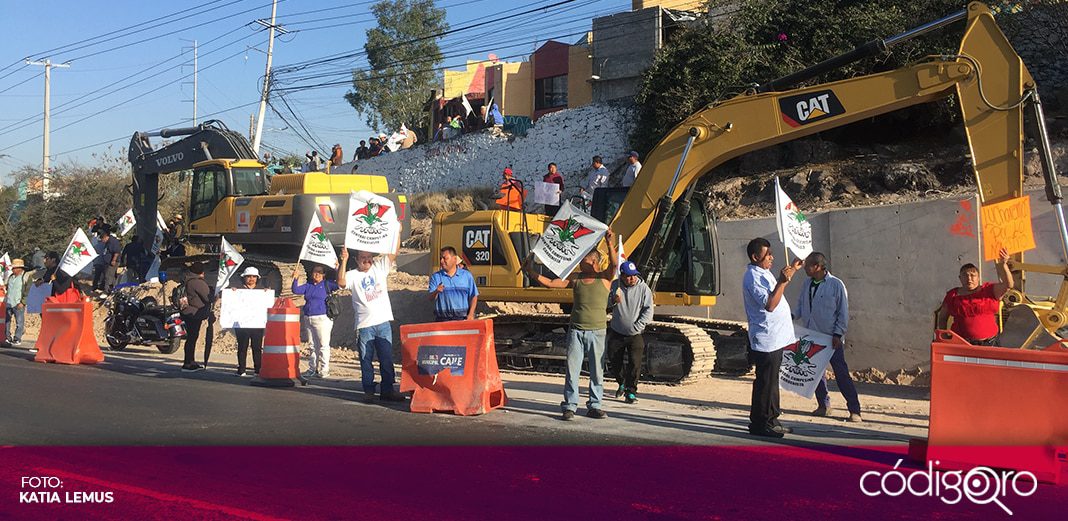 Ejidatarios obstruyen obras del viaducto; piden indemnización