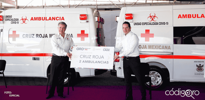 Francisco Domínguez Servién, entregó a la Cruz Roja Mexicana Delegación Querétaro dos ambulancias equipadas.