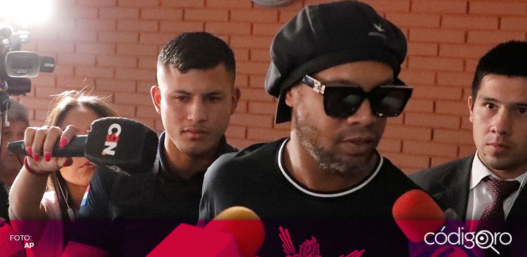 Ronaldinho, detenido en Paraguay por usar pasaporte falso