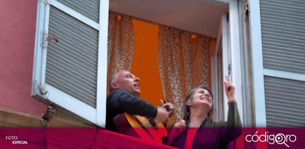 Italianos cantan en los balcones ante cuarentena por coronavirus