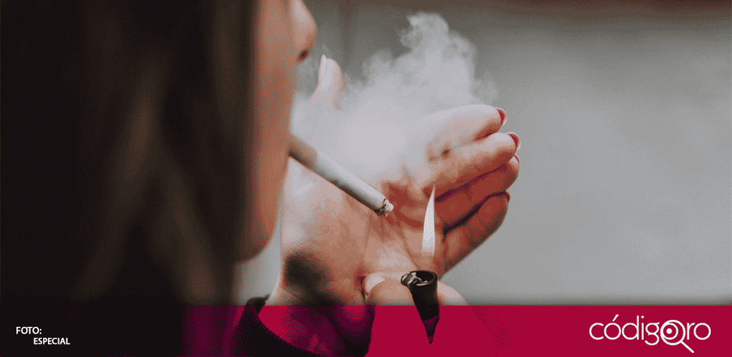 Falso que fumar ayude a evitar el contagio por COVID-19: OMS
