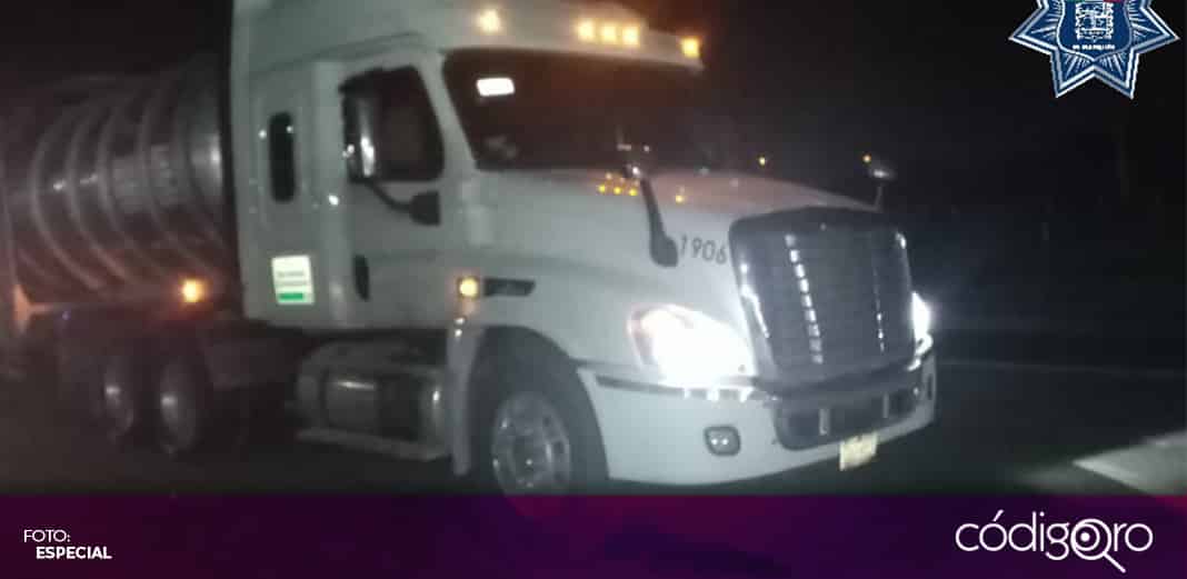 Policía Municipal de El Marqués asegura un tractocamión con combustible