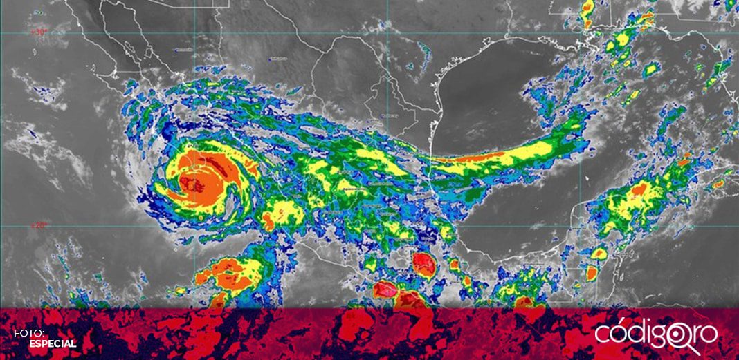 Con lluvias y alto aloaje, el huracán Genevieve alerta a las costas del Pacífico