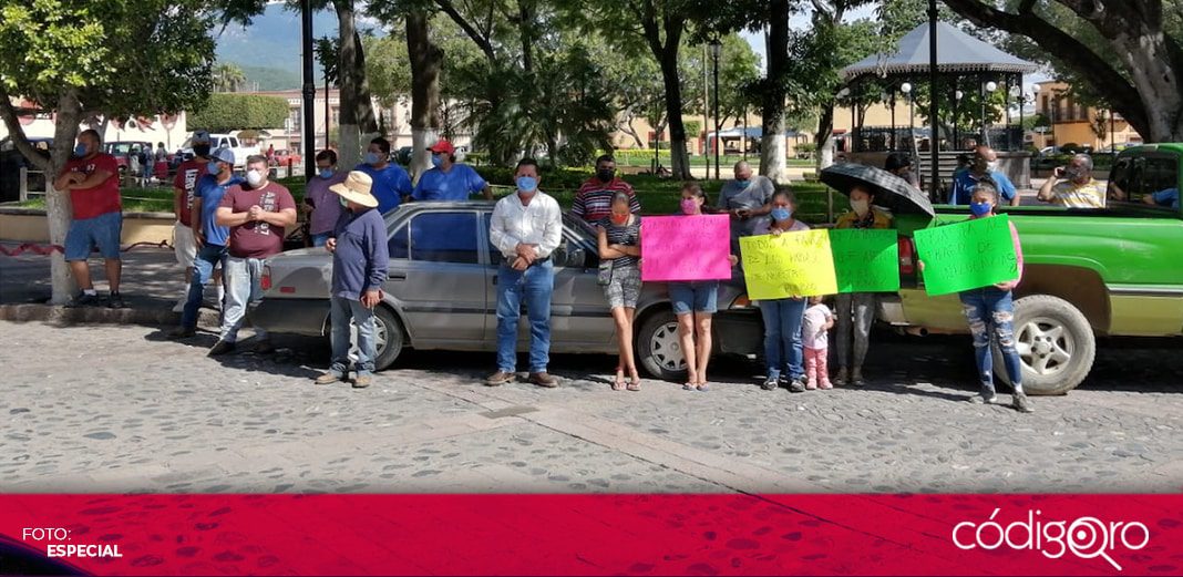 Familias denuncian ecocidio en vertedor de la presa de Jalpan de Serra