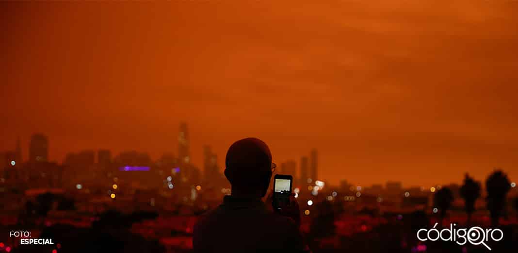 Incendios tiñen de naranja el cielo en San Francisco, California