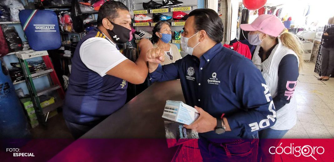 Luis Bernardo Nava y Arahí Domínguez recorren mercado de Santa Rosa Jáuregui