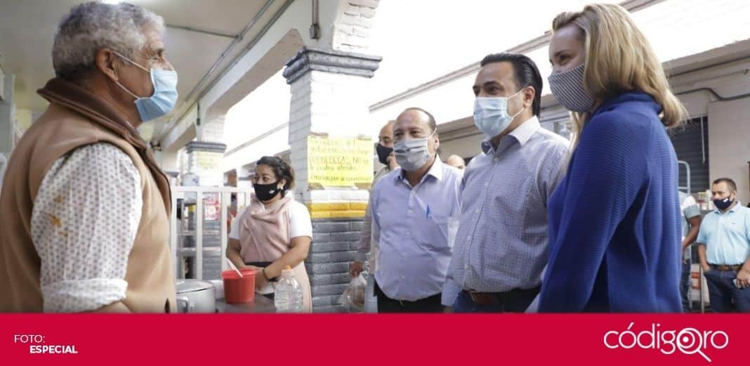Luis Bernardo Nava y Arahí Domínguez recorren mercado de Lomas de Casa Blanca