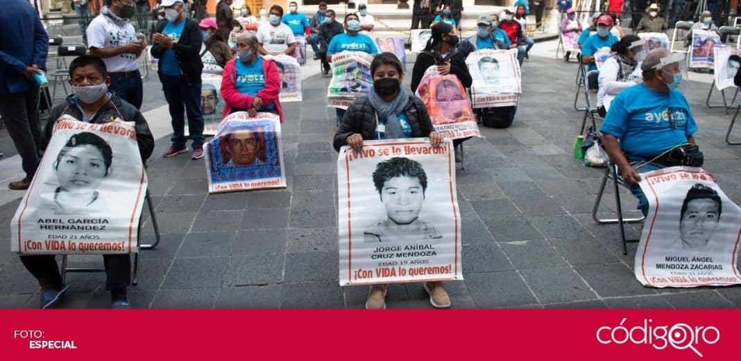 Padres de los 43 normalistas exigen que Gobierno de México agilice investigación