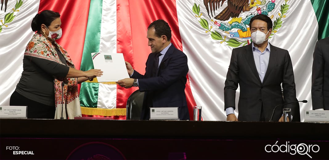 Hacienda entrega Paquete Económico 2021 y prevé crecimiento económico de 4.6%