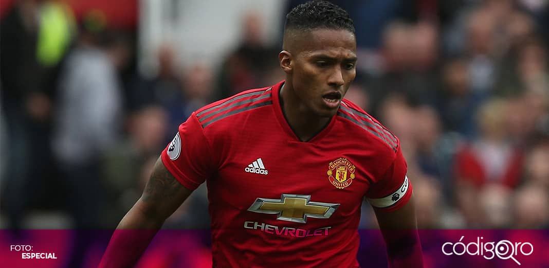 Antonio Valencia llega a México para firmar contrato con los Gallos Blancos