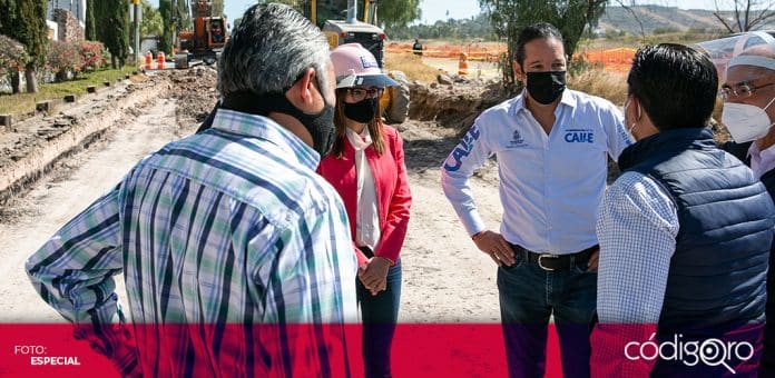 El gobernador de Querétaro, Francisco Domínguez Servién, supervisó obras de rehabilitación de caminos en Corregidora. Foto: Especial