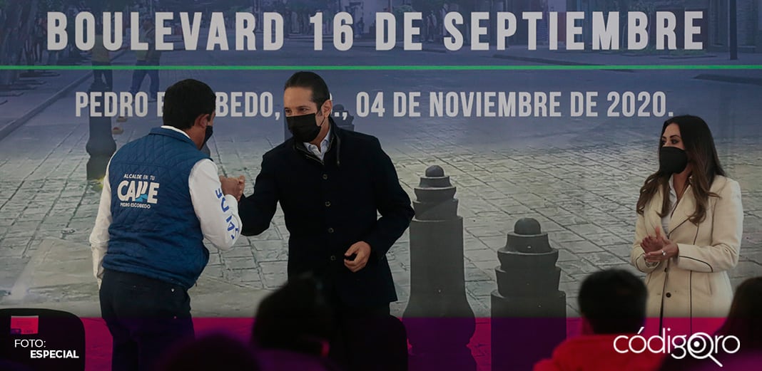 Gobernador entrega obras de rehabilitación en Pedro Escobedo