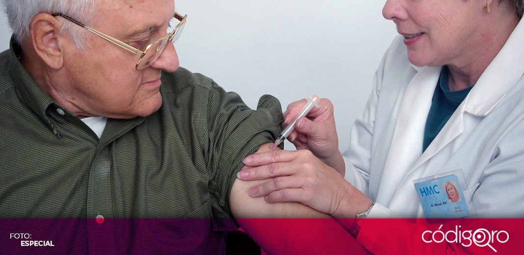 Vacuna contra Covid-19 de AstraZeneca genera inmunidad en adultos mayores