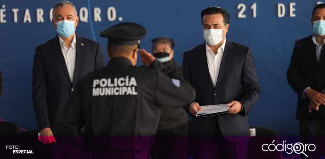 Entregan estímulos y reconocimientos a 158 policías municipales de Querétaro