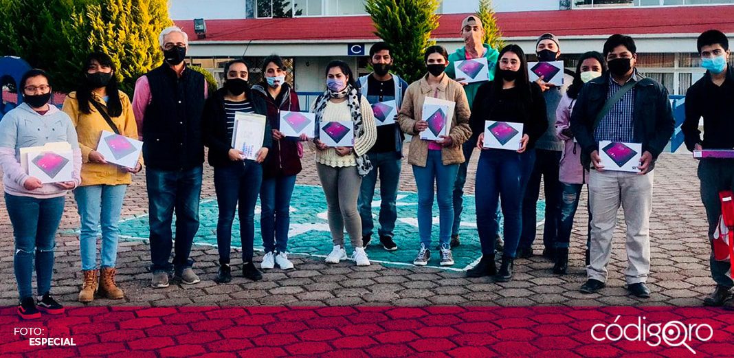 UAQ entrega 262 tabletas a la comunidad estudiantil