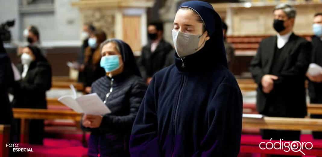 El papa Francisco establece que las mujeres puedan dar la comunión y leer palabra de Dios