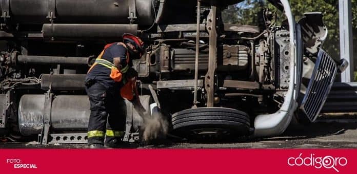 Pipa autopista federal de cuota Queretaro-Celaya Una pipa de grado alimenticio se volcó en la autopista federal de cuota Querétaro-Celaya. Foto: Especial