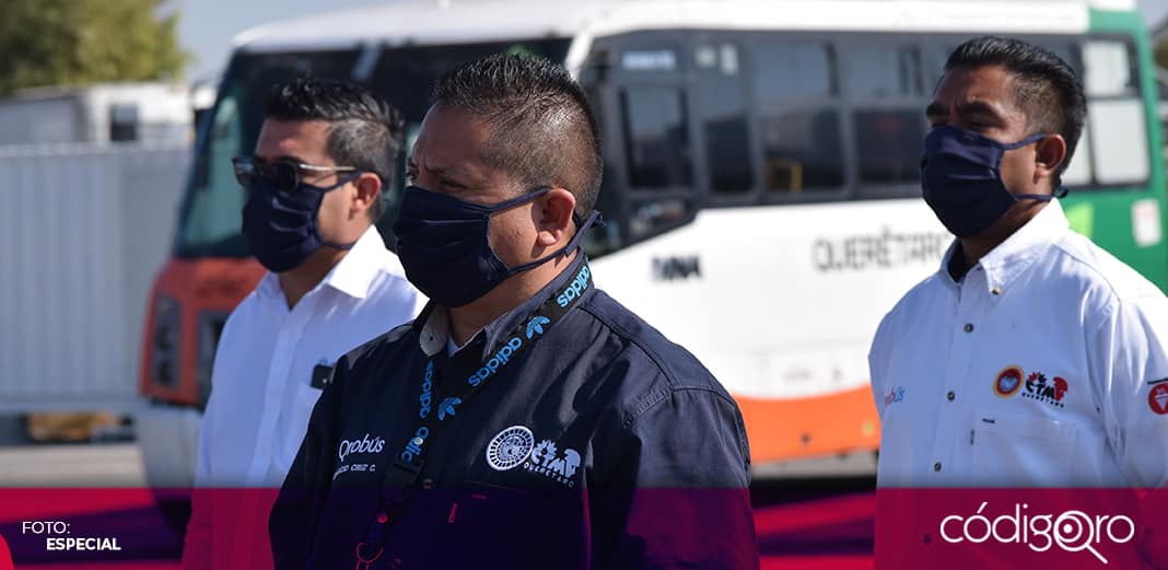 Operadores del transporte público reciben cubrebocas para su protección y la de los usuarios
