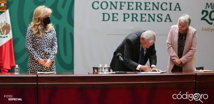 AMLO gobernadores Acuerdo Nacional Democracia El presidente de México, Andrés Manuel López Obrador, y los gobernadores firmaron el Acuerdo Nacional por la Democracia. Foto: Especial
