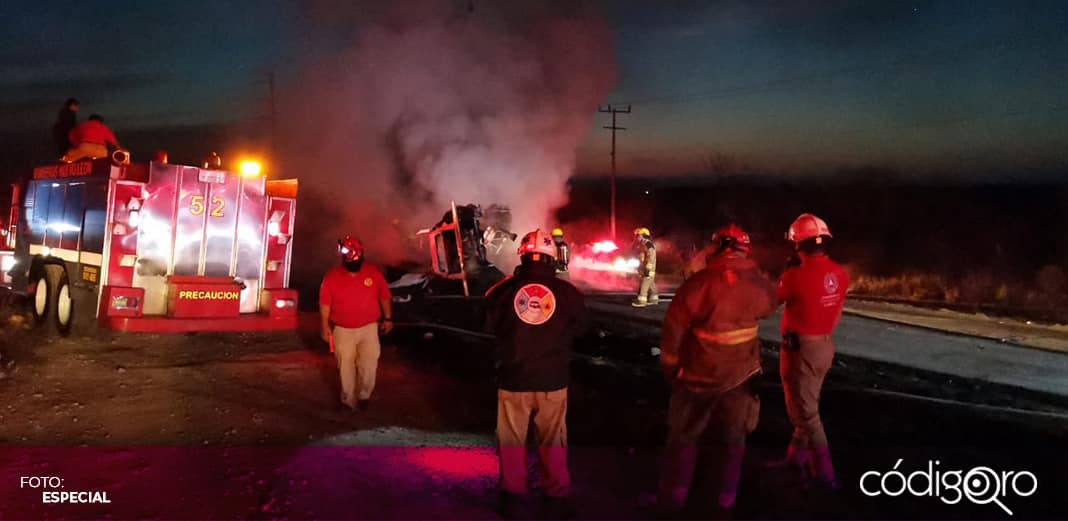 Choque entre pipa y autobús deja 12 personas fallecidas en Nuevo León