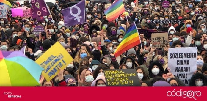 Erdogan Turquia violencia contra las mujeres Miles de mujeres protestaron contra la decisión de Erdogan de retirar a Turquía del Convenio de Estambul. Foto: Especial