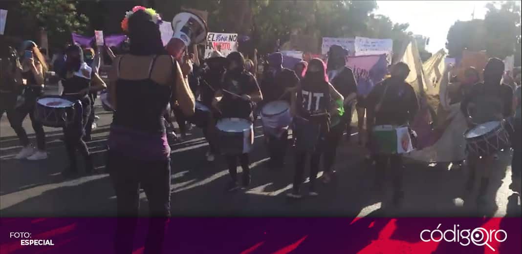 Marchan mujeres en Querétaro por el 8M