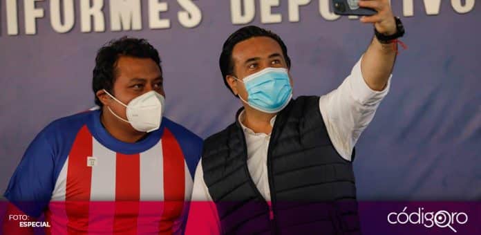 Nava uniformes ligas interdelegacionales El presidente municipal de Querétaro, Luis Bernardo Nava Guerrero, entregó más de 8 mil uniformes. Foto: Especial