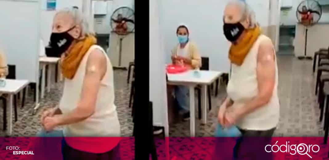 Abuelita baila de alegría tras recibir vacuna contra Covid-19