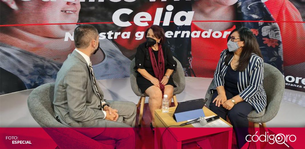 Celia Maya dialoga con médicos