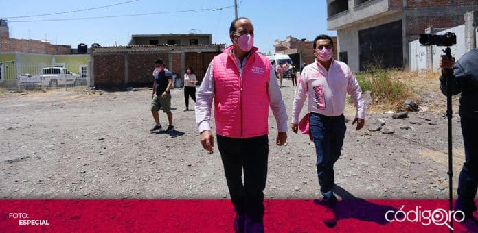 Juan Carlos Martinez promesas de campana Juan Carlos Martínez, candidato de Fuerza por México a la gubernatura, recorrió la delegación Santa Rosa Jáuregui. Foto: Especial