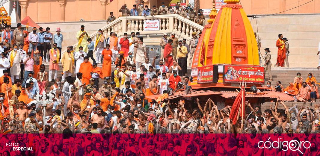 Pese a Covid-19, se registra asistencia masiva a festival Kumbh Mela en India