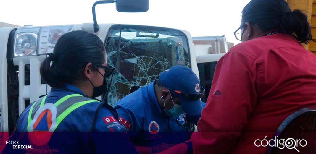 Elementos de SSPM y Protección Civil Municipal atienen accidente en Pie de la Cuesta
