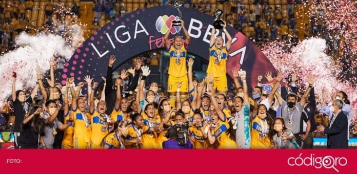 Las jugadoras de Tigres se coronaron como las primeras bicampeonas de la Liga BBVA MX Femenil. Foto: Mexsport