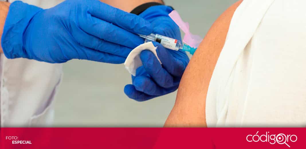 Médicos queretanos van a EUA a vacunarse
