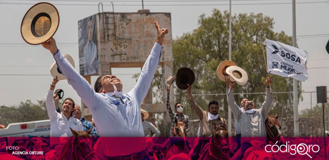 Roberto Sosa realiza cabalgata acompañado de jinetes, charros y caballerangos del municipio