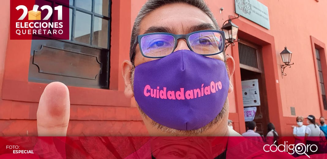 Candidato del PT a la alcaldía de Querétaro acude a emitir su voto