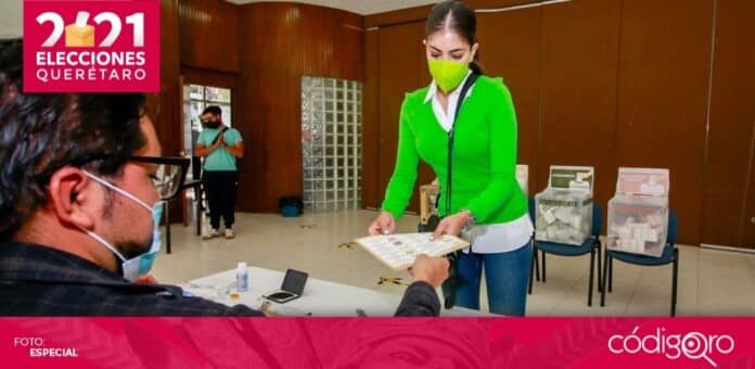 Katia Resendiz vota La candidata del PVEM a la gubernatura del estado de Querétaro, Katia Reséndiz Jaime, emitió su voto. Foto: Especial