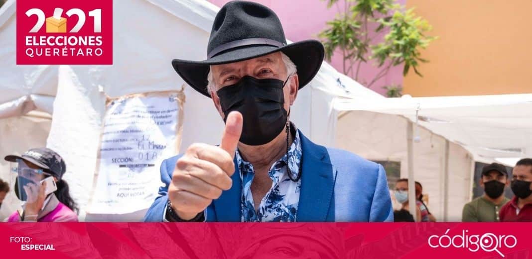 Enrique Vega Carriles vota en La Cañada