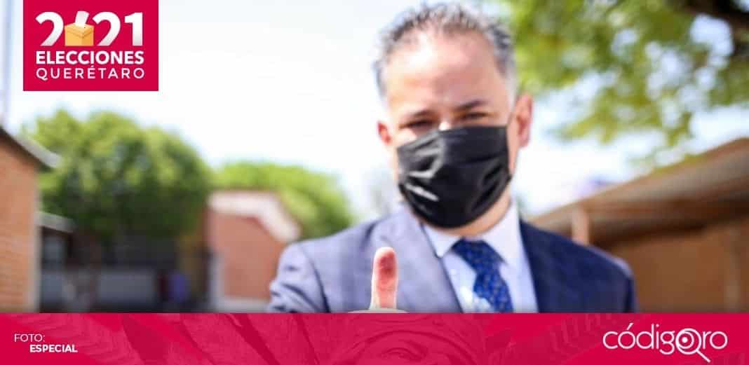 Santiago Nieto Castillo vota en San Juan del Río