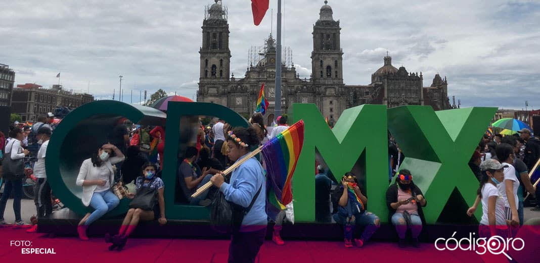 Colectivos participan en la Marcha del Orgullo LGBT+ en CDMX